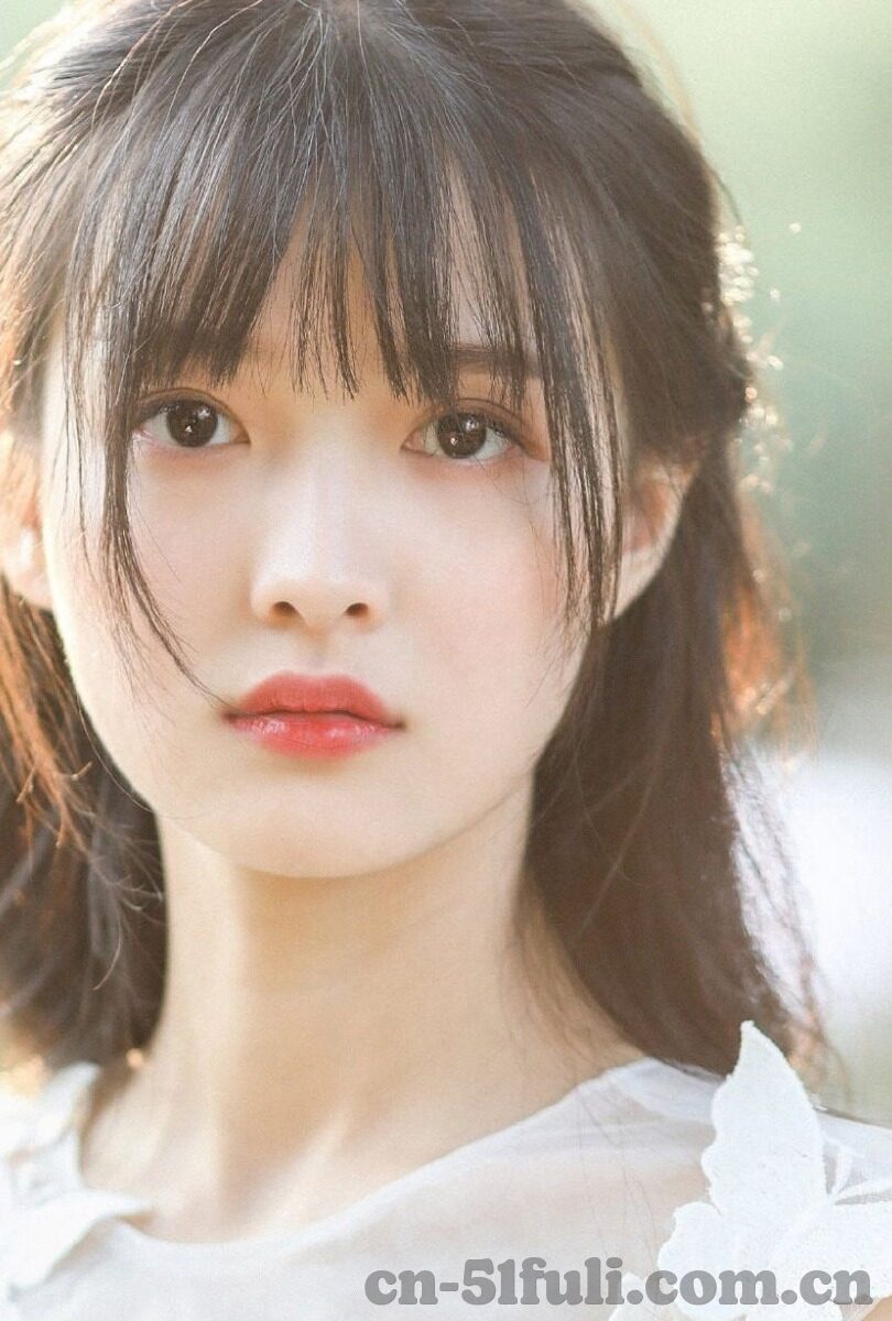 人妻制服第一页-探索人妻制服魅力的独特视角